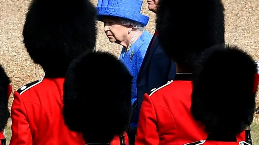 Gărzi ale Reginei Elisabeta a II-a, ridicate de „mascați” pentru trafic de cocaină și activități de cămătărie. Șeful Gărzii e Prințul William