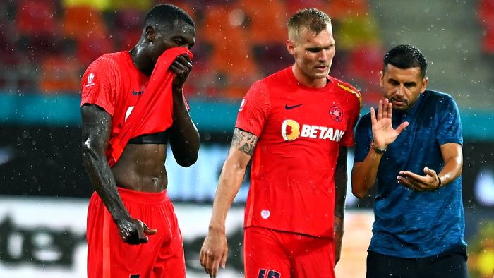 Scandal în vestiarul lui FCSB! Nicolae Dică și Dawa s-au certat în văzul tuturor: Gigi Becali a dezvăluit circul de la cabine