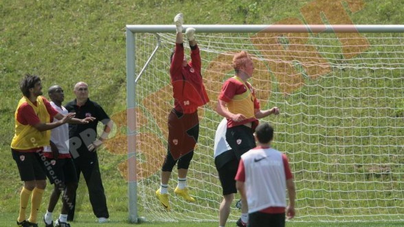 Vin "câinii" tineri! Andone: "Există calitate la echipă, sunt câțiva jucători buni la juniori"