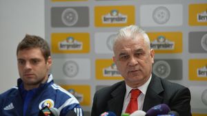 Anghel Iordănescu, cu inima ruptă în două la finala Steaua - Pandurii: "Sunt trist pentru Edi, e normal. Aș vrea să-i felicit pe cei de la Steaua și pe Costel Gâlcă pentru trofeu"