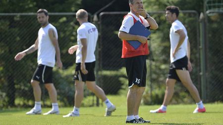 Giuleștiul, în pericol să devină o epavă: "Terenul de joc și tribuna se degradează. La ProRapid e foarte rău" **Ce spune Sabău de problemele financiare