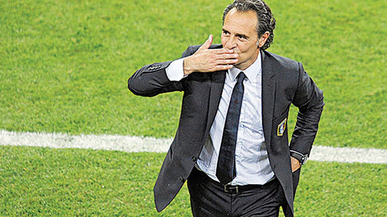 Cu nebunia asta l-a depășit și pe Balotelli!** Prandelli a mers 21 de kilometri pe jos: "Toată echipa va reface drumul dacă luăm Euro"