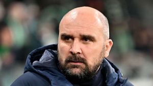 Filmul ultimelor clipe trăite de antrenorul care a murit în timpul meciului: „S-a plâns de peștele pe care l-a mâncat la prânz”