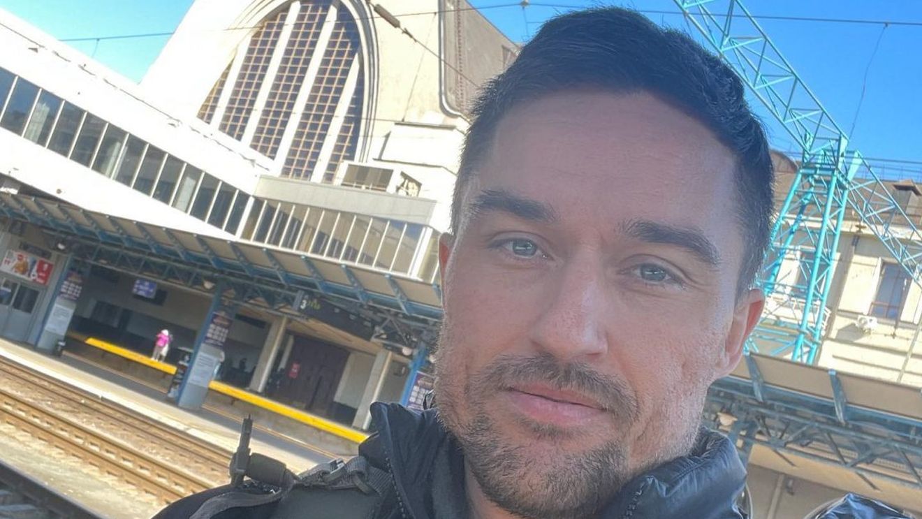 Fostul tenismen Alexandr Dolgopolov e pregătit de luptă! S-a întors în Kiev blindat cu arme. „Țintesc capul cu 3 din 5 gloanțe!” | FOTO