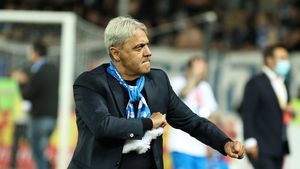 UPDATE | Sorin Cârțu, la Poliție după ce i-a fost vandalizat gardul casei din nou: „Mori!”/ „Nu uităm, nu iertăm!” FOTO