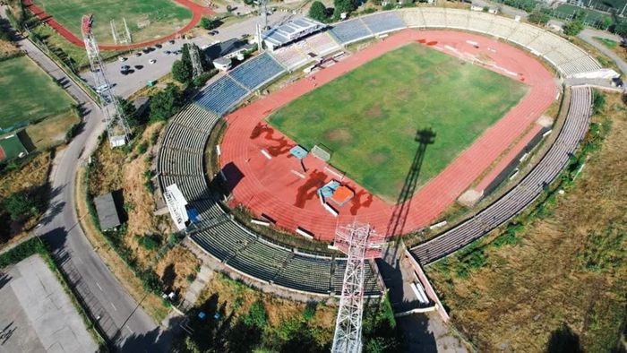 Stadionul nou de 100 de milioane de euro scapă de austeritatea lui Ilie Bolojan. Nu toți românii suferă din cauza deciziilor de tăieri financiare: „Am vorbit şi cu premierul!”