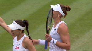 Ironii după ce Sorana Cîrstea a fost umilită de Beatriz Haddad Maia la Wimbledon: „Ai grijă să nu răcești!" Ce gesturi a făcut brazilianca după meci | FOTO