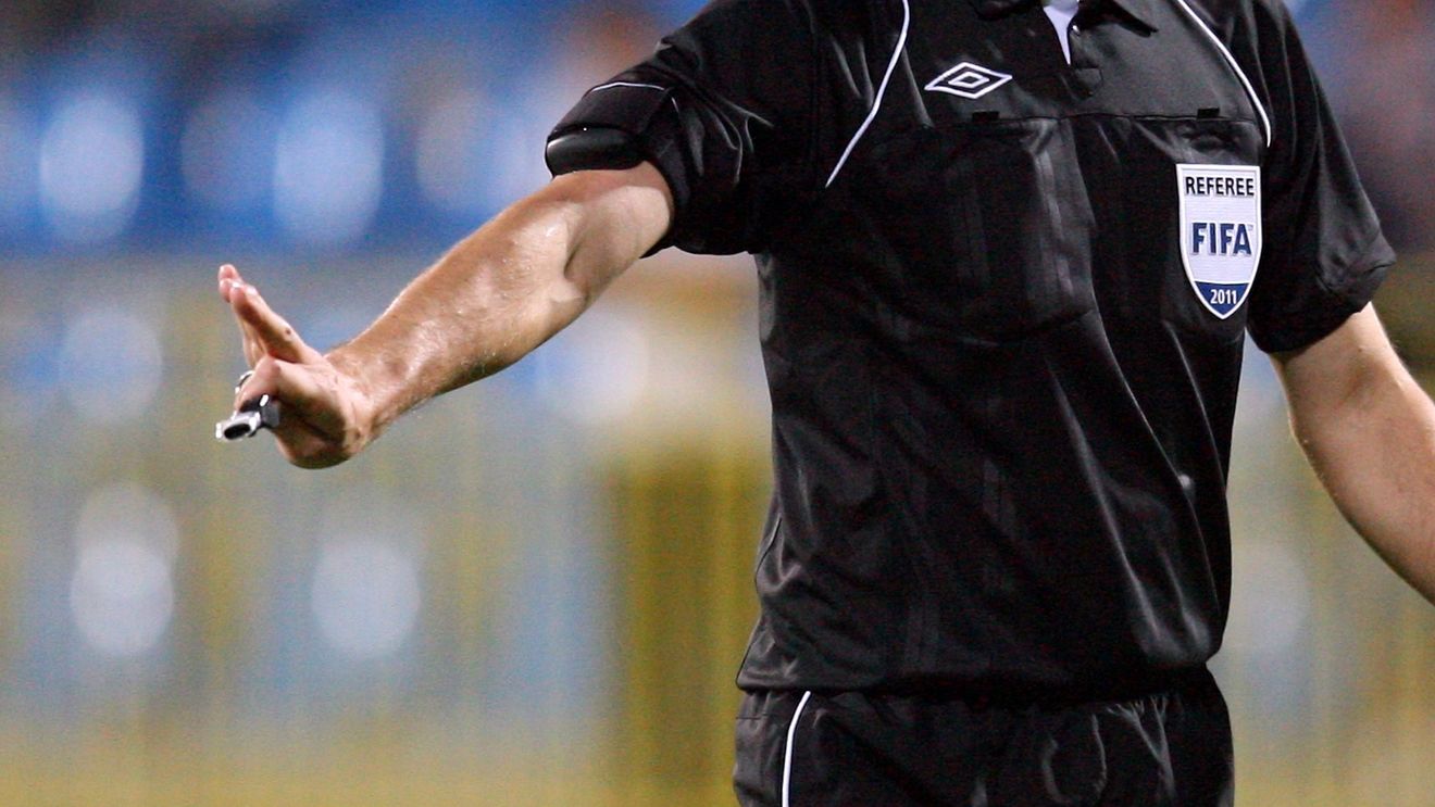 FIFA a decis:**  suspendare pe viață pentru arbitrii care au dat 7 penalty-uri în două amicale!