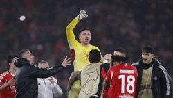 NEMAIVĂZUT! Portarul Benficăi i-a dat gol lui Real Madrid în minutul 90+7 şi a calificat-o în play-off-ul Champions League