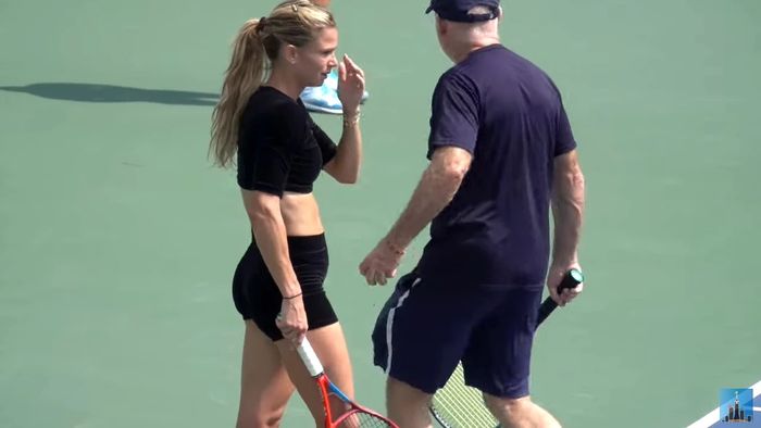 Cine este bărbatul căruia Camila Giorgi i-a dedicat primul titlu după doi ani în circuitul WTA: „Singurul care a crezut în mine!" FOTO