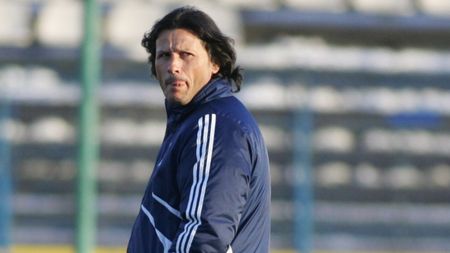 Și Nicolo Napoli intră prin alunecare la Rădoi: "Nu este normal ca un antrenor să stea pe bancă fără licență. În Italia și în alte campionate nu se întâmplă astfel"