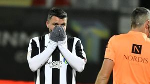 Lovitură pentru Constantin Budescu: reclamat la TAS, nu are drept de joc la Damac și trebuie să-i achite 200.000 de euro unui impresar! Actul incriminator | EXCLUSIV