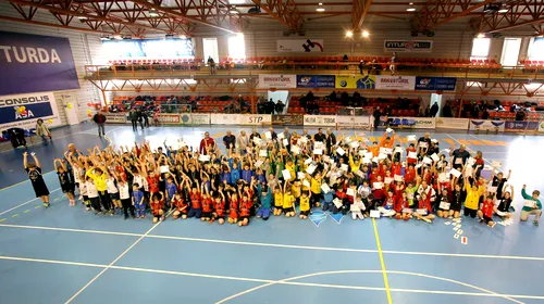 Aproximativ 300 de copii au fost prezenți la Memorialul „Ioan Deteșan” la minihandbal, desfășurat la Turda
