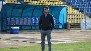 El e cel mai tânăr președinte de club din fotbalul românesc! Cum a reușit Alex Dincă la 27 de ani să redreseze echipa de tradiție intrată în colaps care în 2018 umilea FCSB