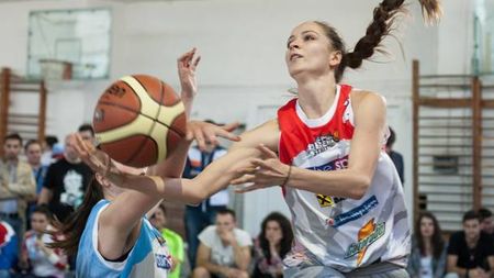 Povestea continua la turneul Sport Arena Streetball! Sâmbătă: "Frumoasele" vs "Bestiile" și "Brazii" vs "Stejarii"