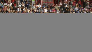 Dinamo, în pierdere de turație. Steaua a câștigat derbyul cu marea rivală, scor 32-26, iar CSM București se poate apropia la trei puncte de lider. "Tigrii", meci decisiv cu HC Odorhei, duminică, la ora 11:00