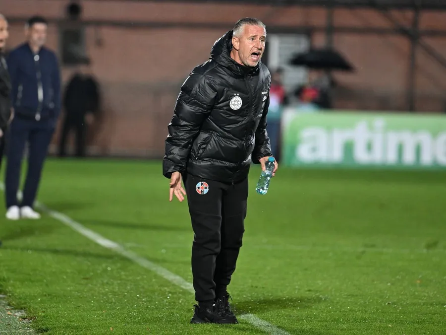 Laurențiu Reghecampf a readus antrenamentele spartane la FCSB. Sursa foto: Sport Pictures