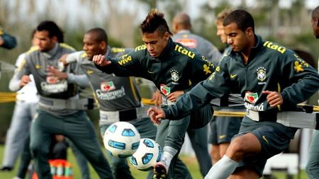 VIDEO United și-a luat o "mașinărie de fotbal"!** Ferguson a reușit să-i ia fața lui Mourinho și a pus mâna pe noua "perlă" a Braziliei