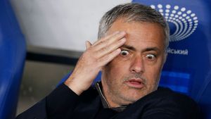 "Nu îmi vine să cred..." FOTO | Mourinho, șocat de ce a găsit la echipa lui Prepeliță. Pe ce gazon se va lupta românul cu Pogba