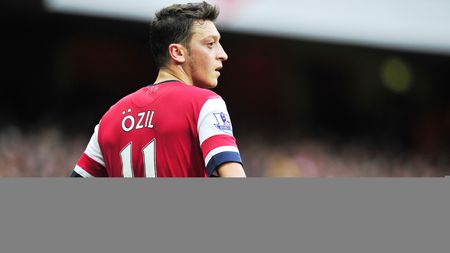 Surpriză pe piața transferurilor. Barcelona îl vrea pe Mesut Ozil, însă Real Madrid le-ar putea strica planurile