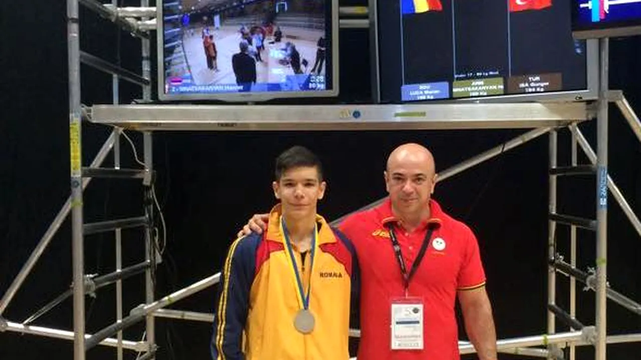 Cristian Luca - aur, argint și bronz la Europenele de haltere pentru juniori U17. Organizatorii au pierdut câteva seturi de medalii, așa că i-au dat românului doar una din trei