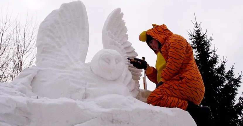 Cum arată sculpturile gigantice de gheață din Rusia. Artiștii sunt invitați să reflecte valorile Siberiei