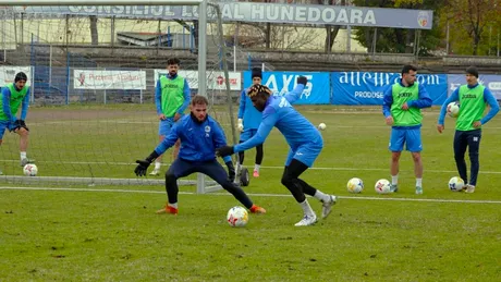 Florin Maxim laudă FC Bihor, despre care spune că ”arată foarte bine.” Antrenorul Corvinului i-a pus în gardă pe jucători înaintea deplasării la Oradea