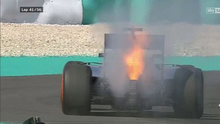 Daniel Ricciardo a câștigat Marele Premiu de Formula 1 al Malaeziei. Lewis Hamilton a abandonat: "Opt mașini folosesc motoare Mercedes și doar al meu a explodat!"