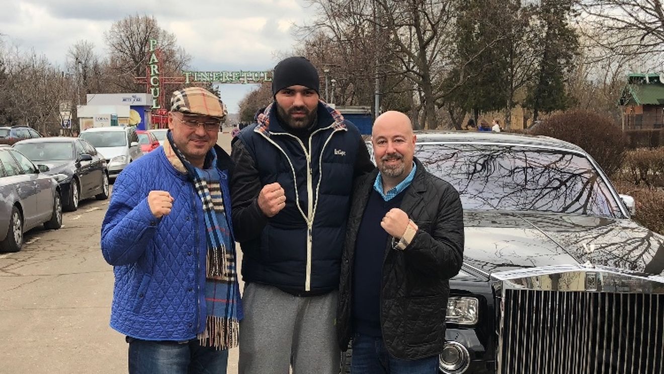 Bogdan Dinu și Viorel Simion își relansează cariera în Las Vegas. Cei doi pugiliști profesioniști au semnat contracte cu promotorul american Greg Cohen și se vor antrena cu un fost campion mondial
