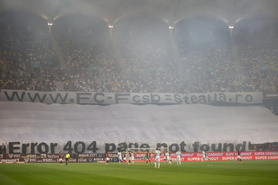 Fanii Rapidului au ironizat problemele de identitate ale FCSB-ului