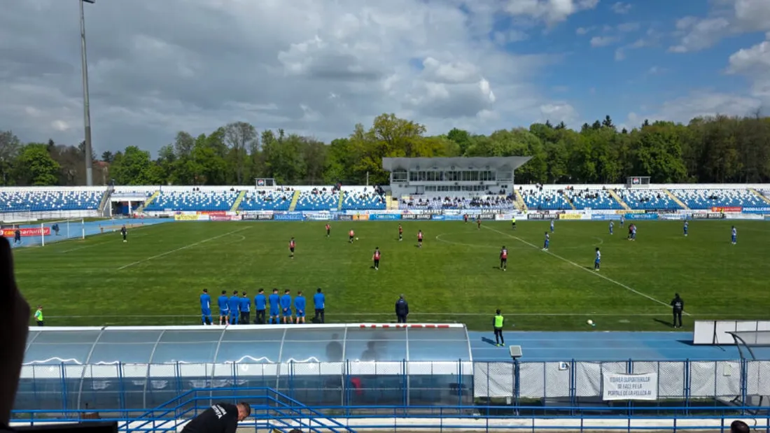 Protest în Copou! Fotbaliștii de la Poli Iași au refuzat să joace în debutul meciului cu Bistrița, iar la final și-au spus oful. ”E foarte, foarte greu! Suntem ca niște muncitori de pe șantier”