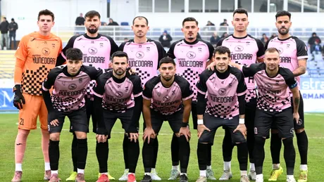 Corvinul e la un meci să intre în pauza de iarnă fără eșec în Liga 2. Florin Maxim și jucătorii au o partidă la îndemână, dar antrenorul avertizează