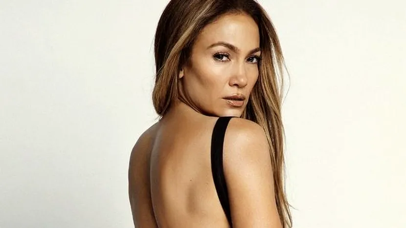 Jennifer Lopez pozează complet goală cu ocazia împlinirii a 53 de ani. Am început cu fundul!