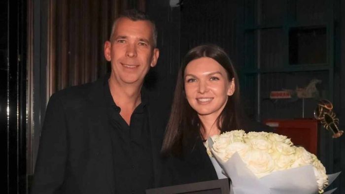Simona Halep, la o petrecere cu Smiley! A primit un imens buchet de flori de la partenerul pentru care e brand ambassador