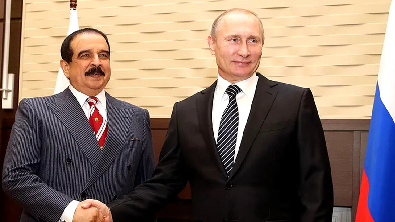 Putin și caii de curse! FOTO | Vizitat de Regele Bahrainului la Soci, Putin i-a făcut acestuia cadou un armăsar Ahaltechin