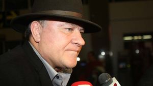 "Iancu e miliardar, eu un biet funcționar!** Nu ne putem împăca!"