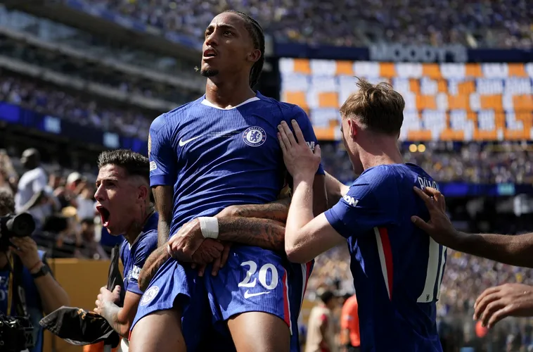 Presa englez&#259; e &icirc;n extaz, dup&#259; ce Chelsea a luat jackpotul magnific, &icirc;n bani, pentru victoria din final&#259;: &bdquo;Cole Palmer a distrus-o pe PSG!&rdquo;