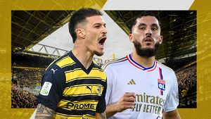 Adevăratele motive pentru care Dennis Man a ratat transferul carierei și a ieșit de pe radarul gigantului Borussia Dortmund! Românul care a impresionat la EURO n-a mai avut nicio șansă în fața starului urmărit de PSG și Real Madrid. Transferul de senzație pregătit în culise de fosta campioană a Germaniei. SPECIAL