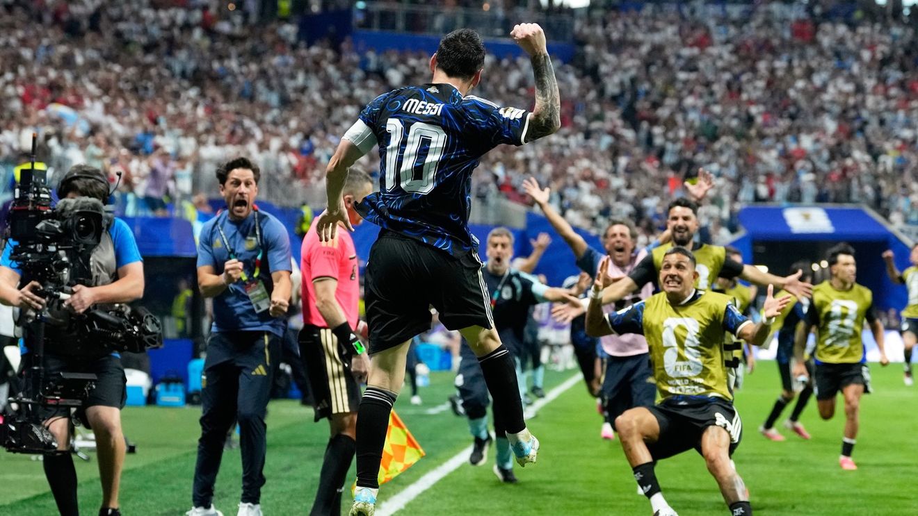 Anglia - Argentina 1-2. De la „Mâna lui Dumnezeu” la magia lui Messi, prin inima lui Maradona după 40 de ani. Cronică sud-americană de Gabriel Berceanu