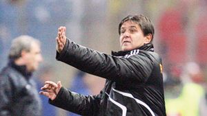 Lăcătuș își avertizează elevii:** "Riscați 10.000 de euro amendă!"