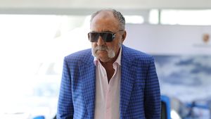 Ion Țiriac a vrut să construiască, din banii lui, o nouă Sală Polivalentă, cu zeci de milioane de euro și 15.000 de locuri. Miliardarul a abandonat proiectul, din cauza birocrației, iar primarul Nicușor Dan face acum anunțul: „Vom construi una, ca în vest, de 7.000 de locuri”