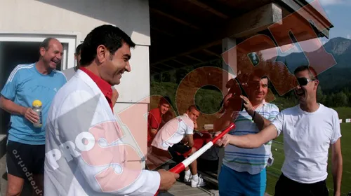 FOTO Cum l-a ‘câștigat’ Balaj pe Borcea: i-a dat o vuvuzelă roș-albă :)