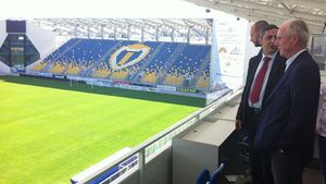 FOTO Lumea s-a frecat la ochi când a apărut pe OZN Arena:** Sven Goran-Eriksson a venit s-o preia pe Petrolul