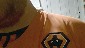 Un fan a lui Wolverhampton a comandat un tricou al favoriților, dar a primit un rebut: sigla era cu capul în jos. FOTO: Cum s-a scuzat clubul