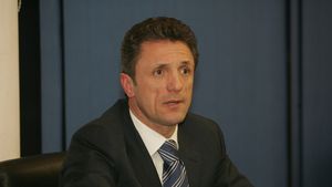 Baciul se apără:** 'Acolo era scrisă o chestie laudativă, nicidecum o notă informativă'