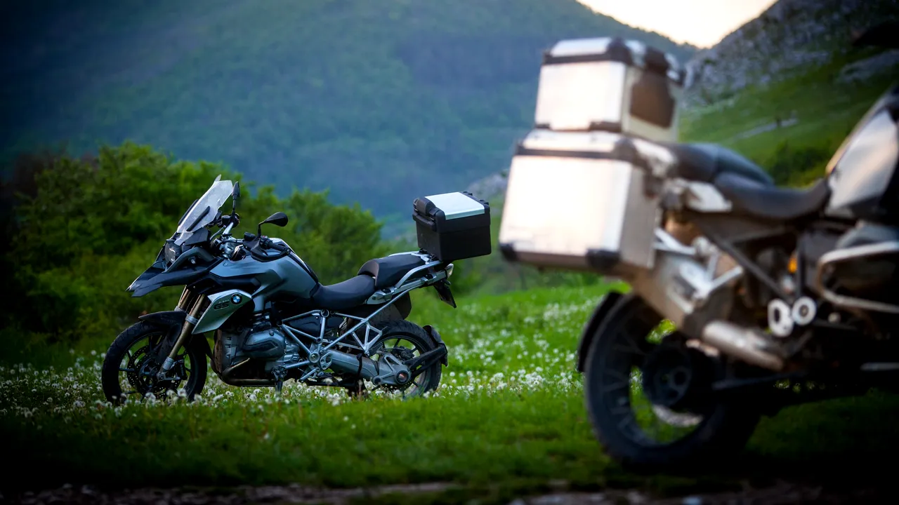 Cât de mult îți place aventura? Urcă-te în șaua motocicletei la GS Transilvania Tour 2016