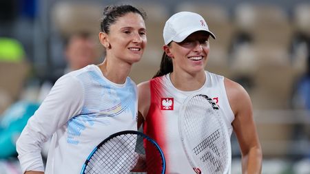 Irina Begu a fost aplaudată la scenă deschisă, dar a pierdut în primul tur de la Paris. Un nume uriaș, cu ochii pe româncă! Iga Swiatek, show total la finalul victoriei. Cum s-a trăit meciul vedetă de pe Philippe-Chatrier