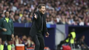Imagini care nu s-au văzut la TV! Diego Simeone, altercație cu un jucător de la Arsenal în remiza cu Atletico Madrid