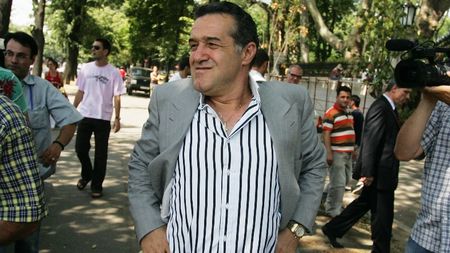 Șah la 'Rege'!** "Sunteți voi siguri că Hagi nu a făcut note informative?"