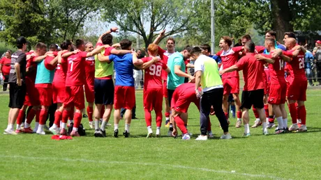 Athletico Vinga a devenit noua campioană a județului Arad! Rivalii din Felnac au acuzat arbitrajul din derby: ”Rușine!”